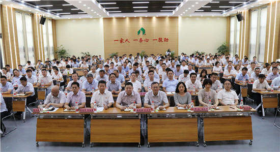 william威廉中文官网党委举办庆祝建党九十八周年专题党课