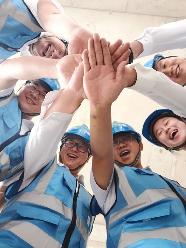 william威廉中文官网举办庆祝新中国成立70周年“我和我的祖国”书画摄影作品展