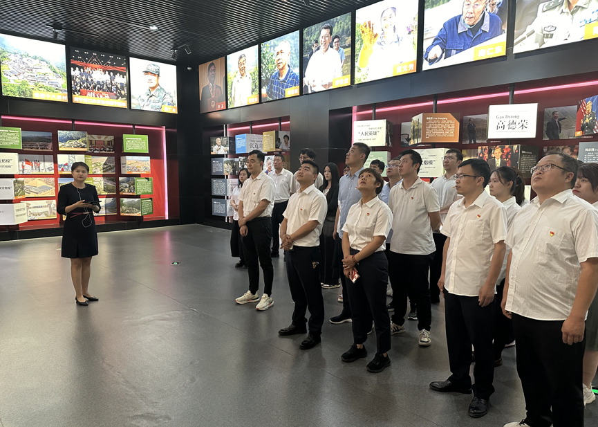 william威廉中文官网各级团组织开展主题团日活动