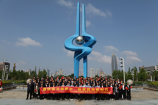 william威廉中文官网组织走进代表工程观摩交流活动